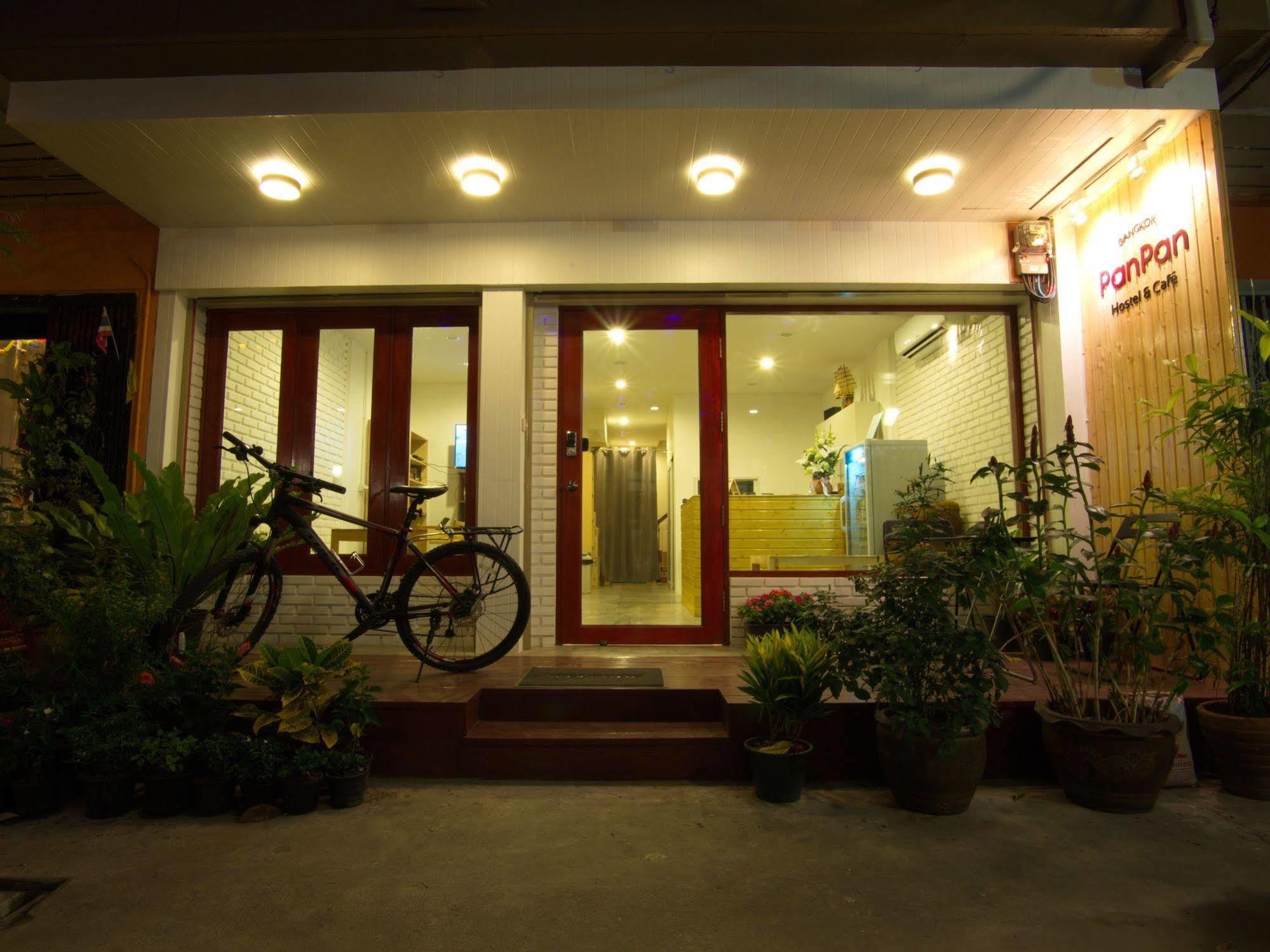Panpan Hostel Bangkok Bagian luar foto