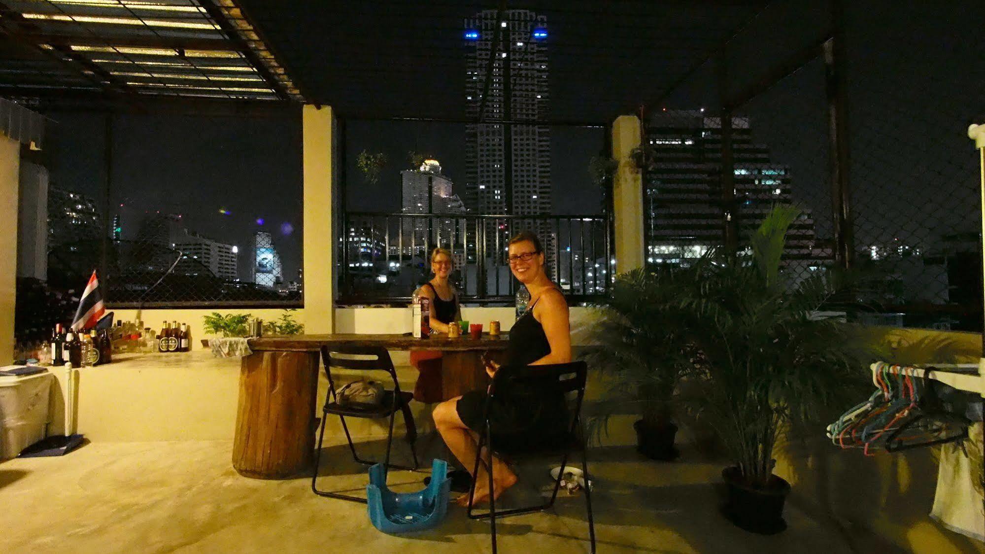 Panpan Hostel Bangkok Bagian luar foto
