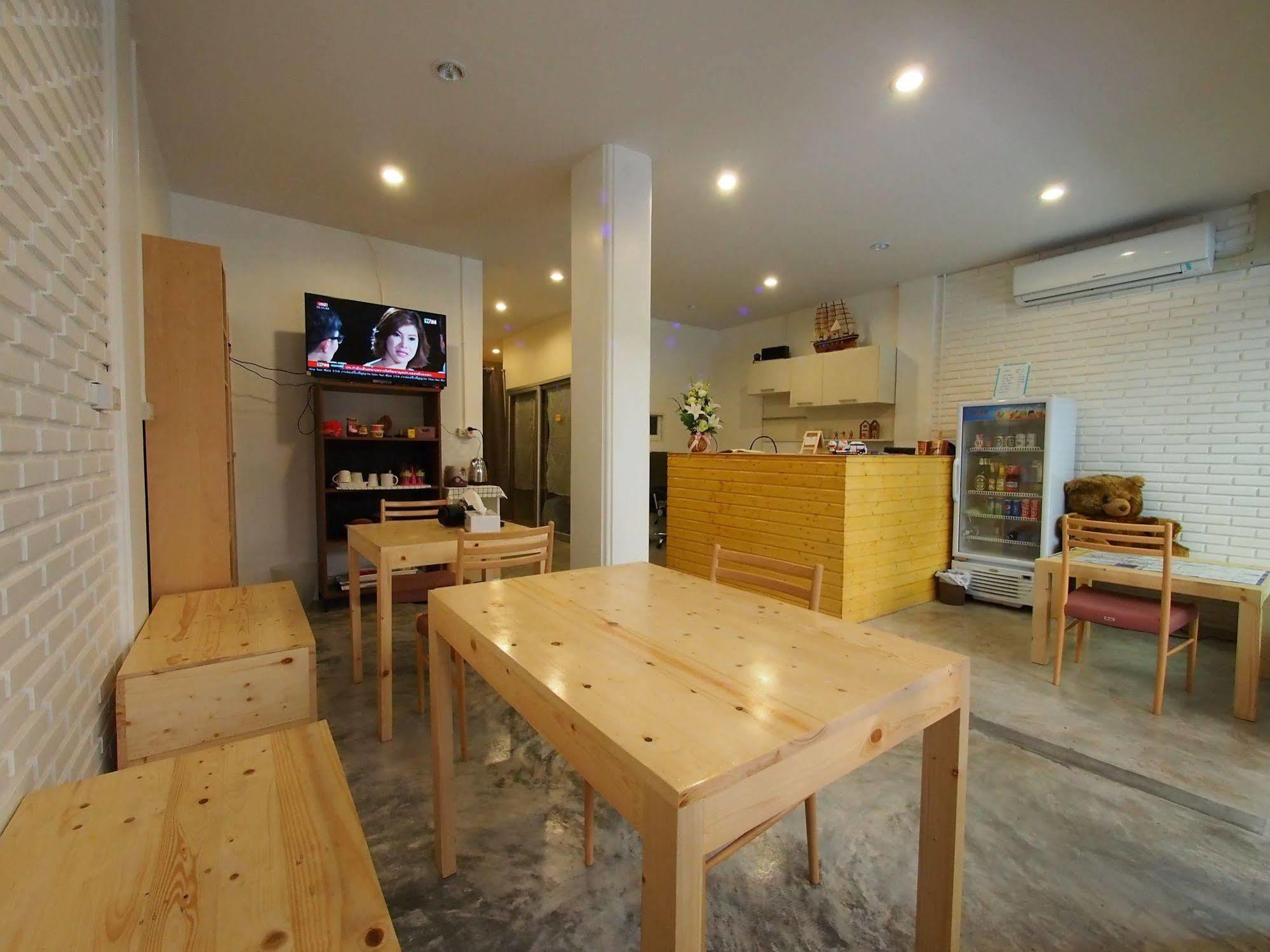 Panpan Hostel Bangkok Bagian luar foto