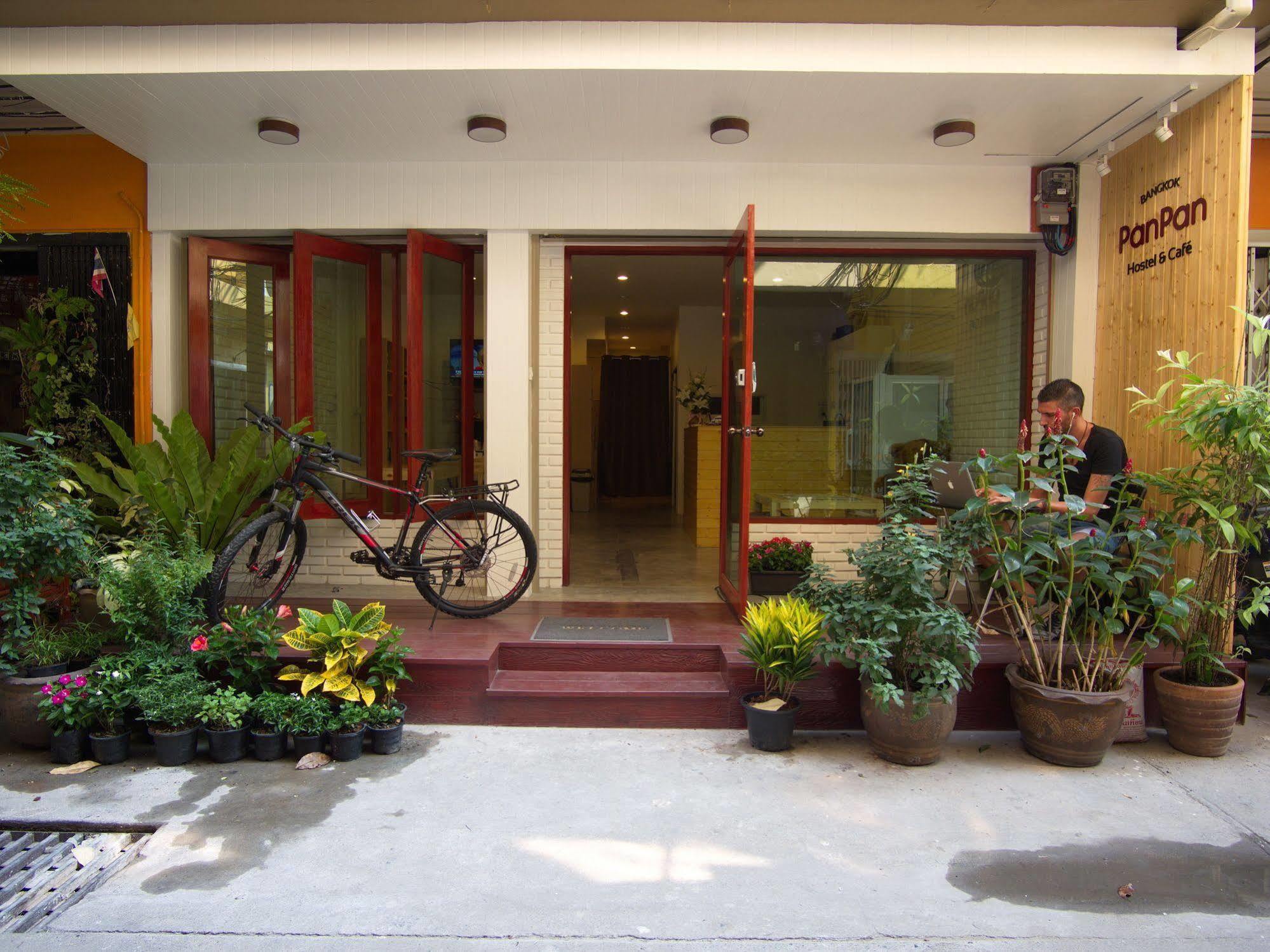 Panpan Hostel Bangkok Bagian luar foto