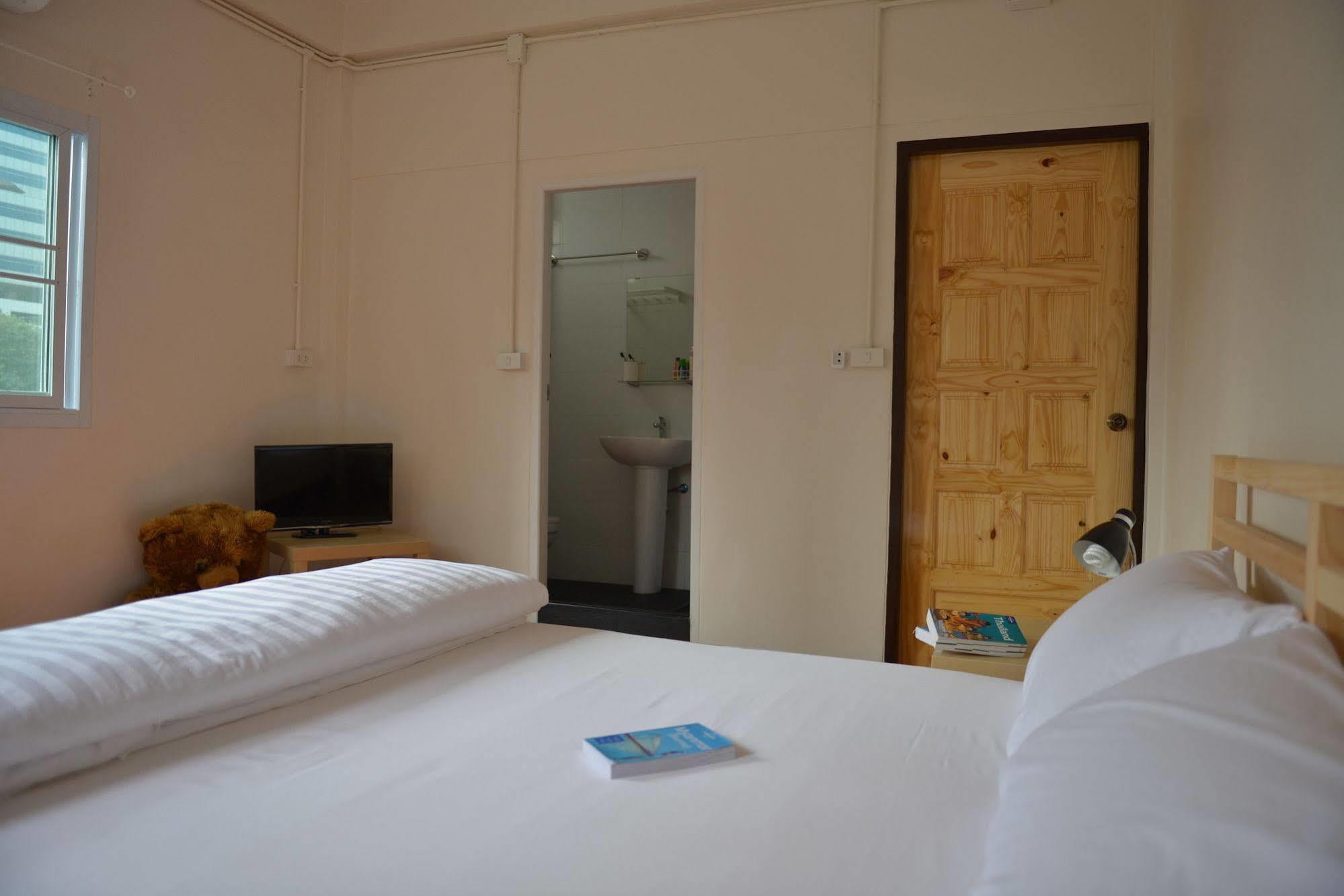 Panpan Hostel Bangkok Bagian luar foto