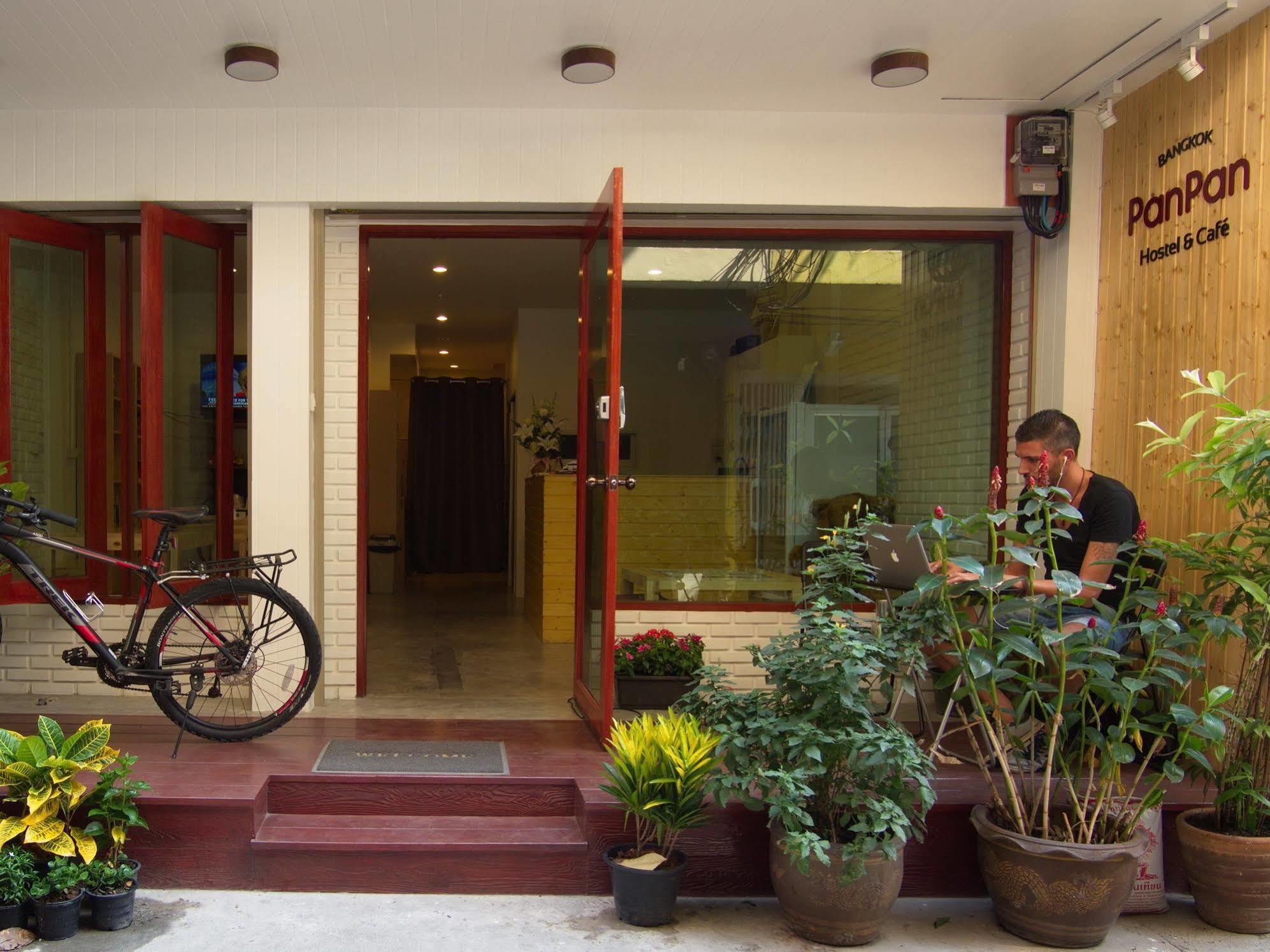 Panpan Hostel Bangkok Bagian luar foto
